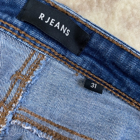 Jean Shorts in a Deep Indigo - Picture 4 of 7